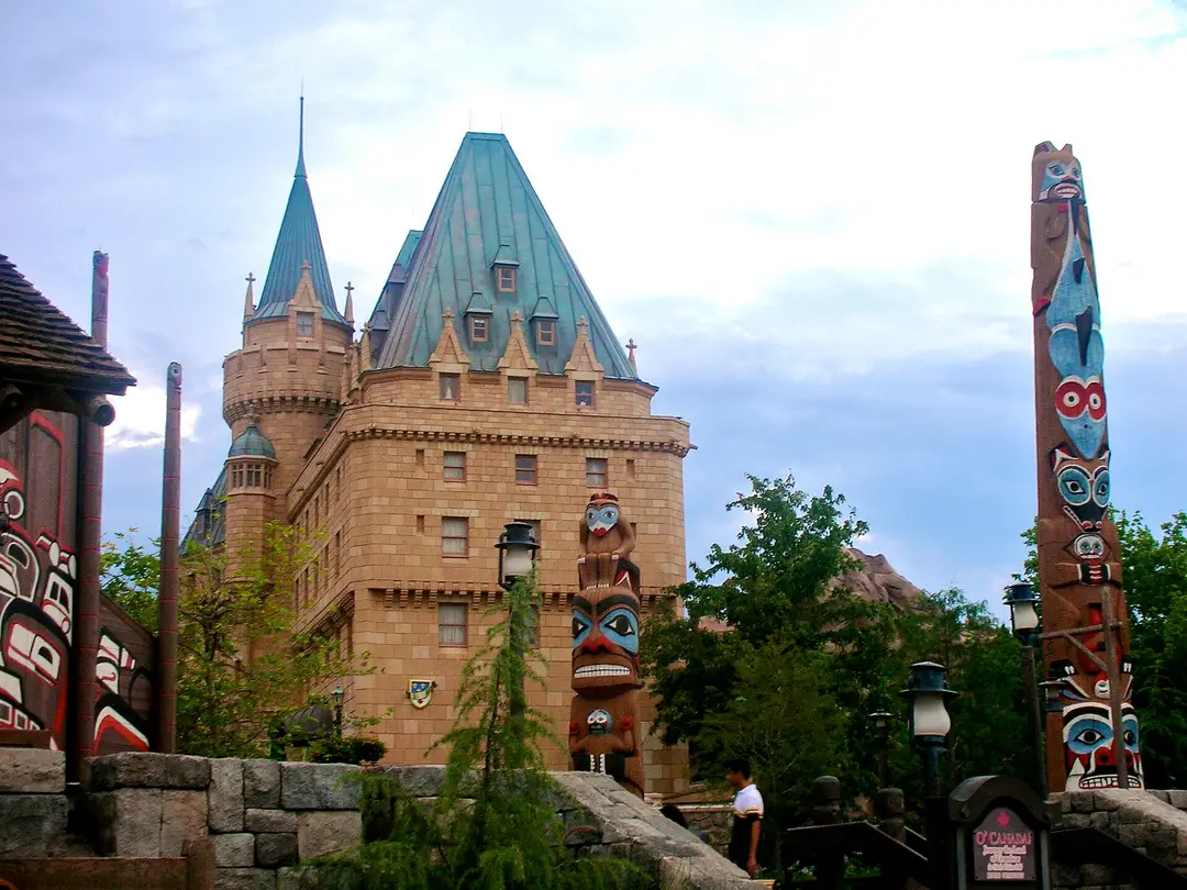 Canada Far and Wide in Circle-Vision 360
