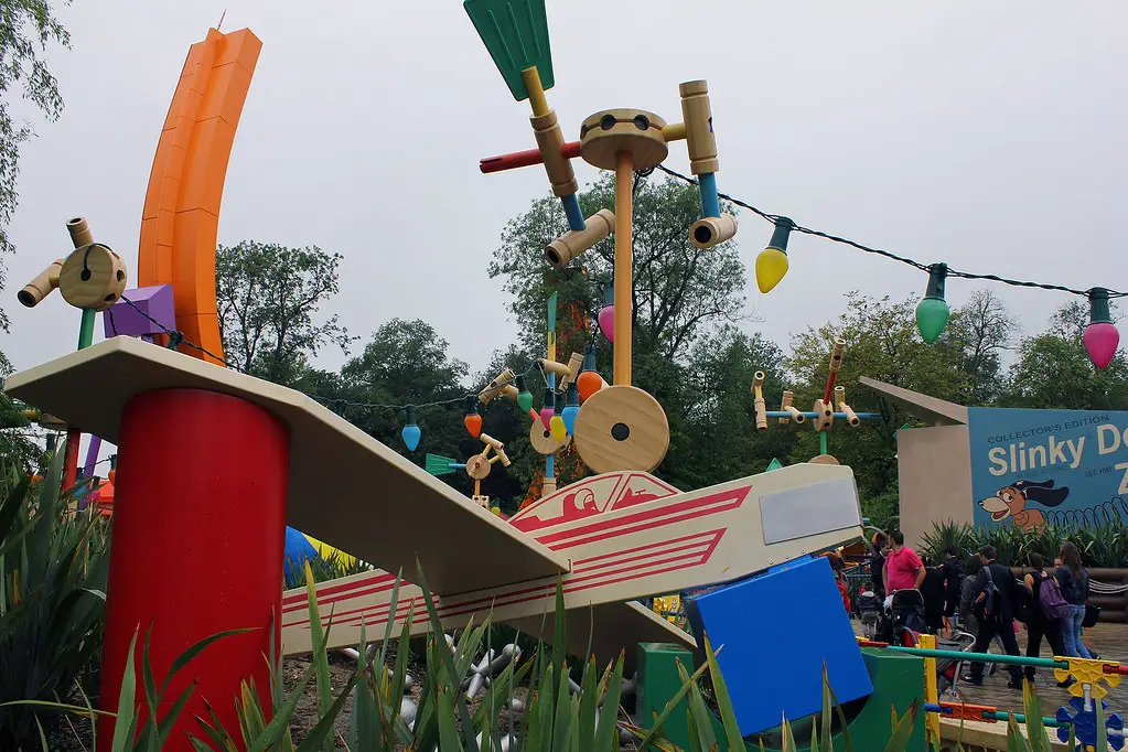 Slinky Dog Zigzag Spin